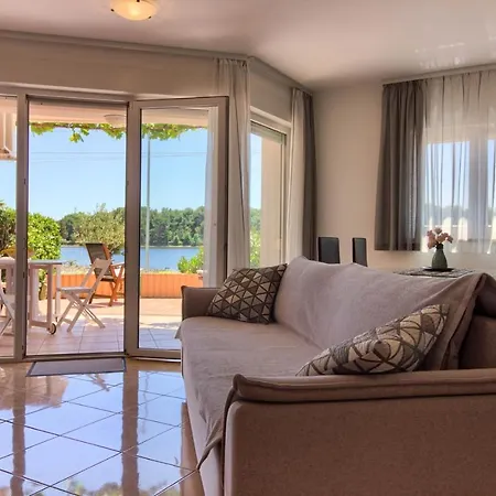 By The Sea - 16533 Apartman *