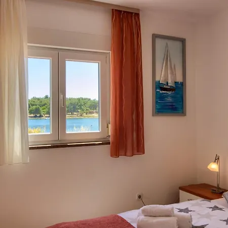 Apartman By The Sea - 16533 Medulin